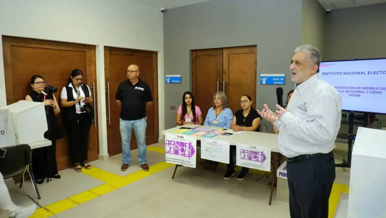 Credencial para votar inclusiva con muesca táctil en la parte superior izquierda