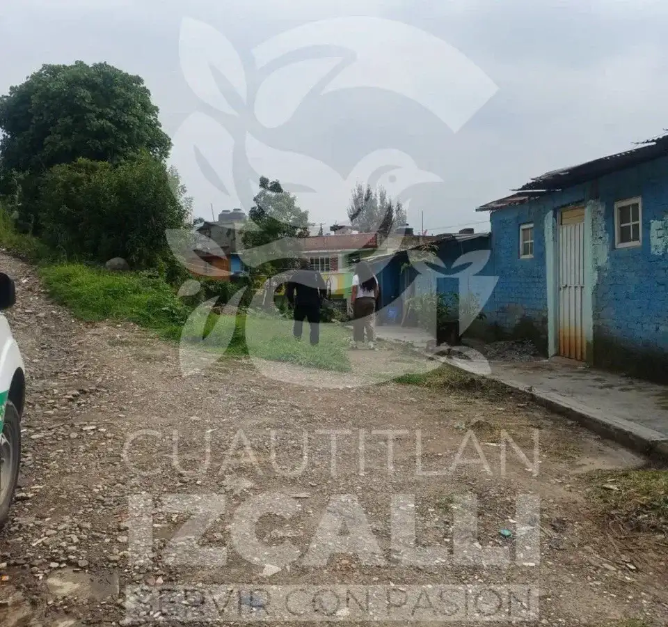 Oficial de bienestar animal inspeccionando una vivienda en Cuautitlán Izcalli