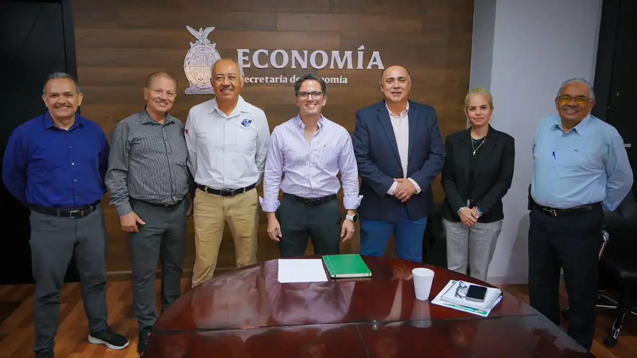 Reunión de trabajo entre funcionarios estatales y dirigentes empresariales en Culiacán