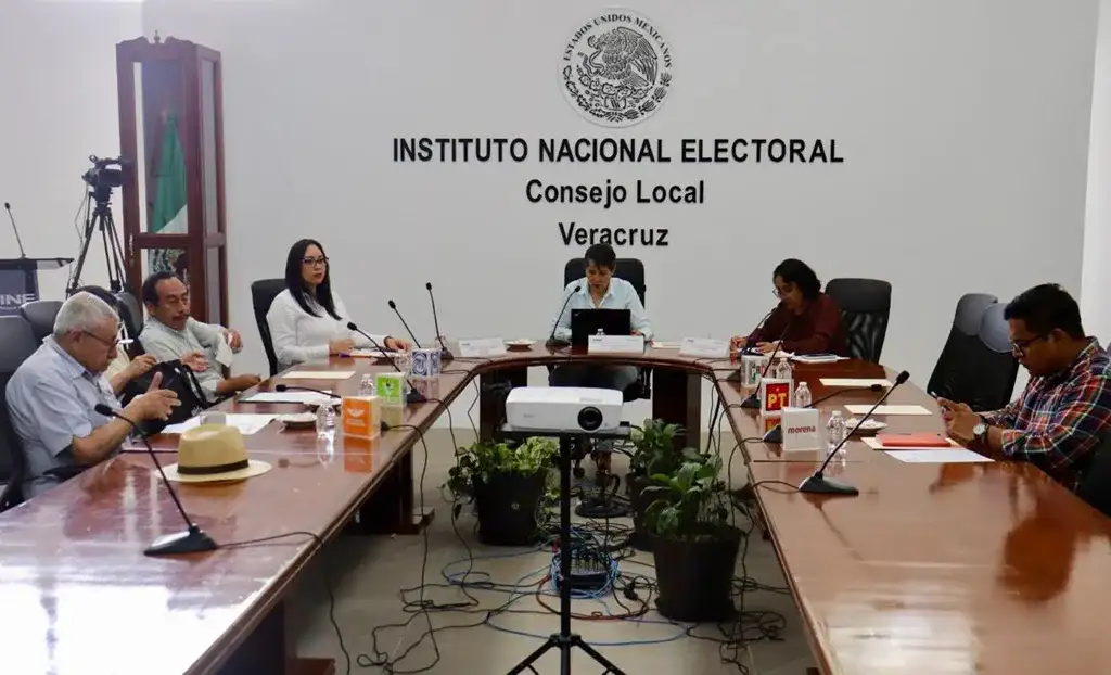 Módulo de atención del INE en Veracruz durante la campaña anual intensa