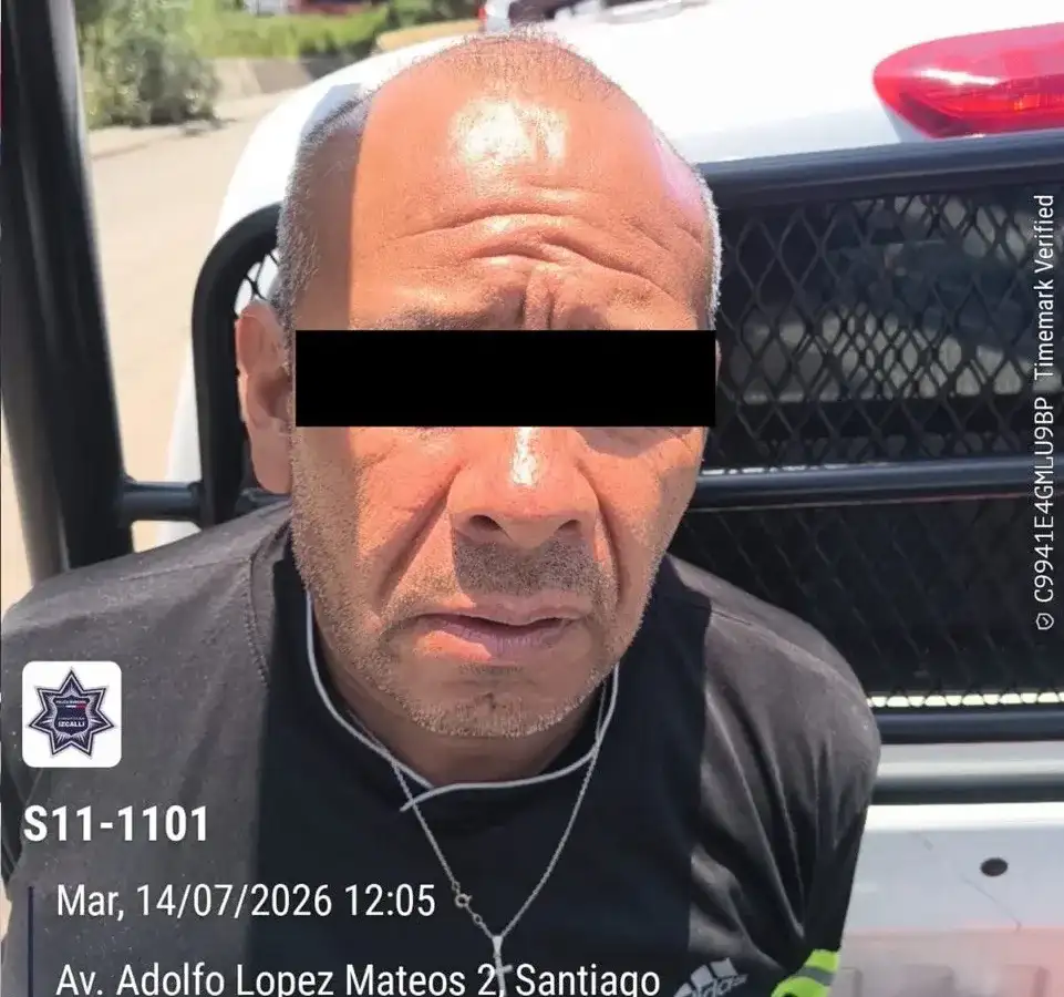 Policías municipales de Cuautitlán Izcalli durante una detención