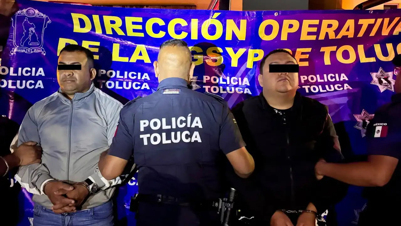Patrulla policial en Toluca durante detención
