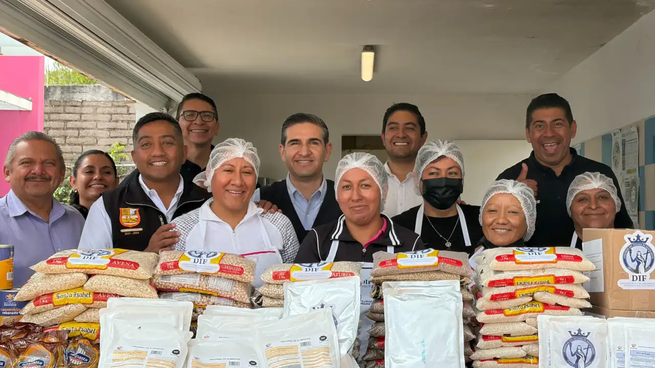 Estudiantes reciben alimentos en escuela primaria de Guanajuato