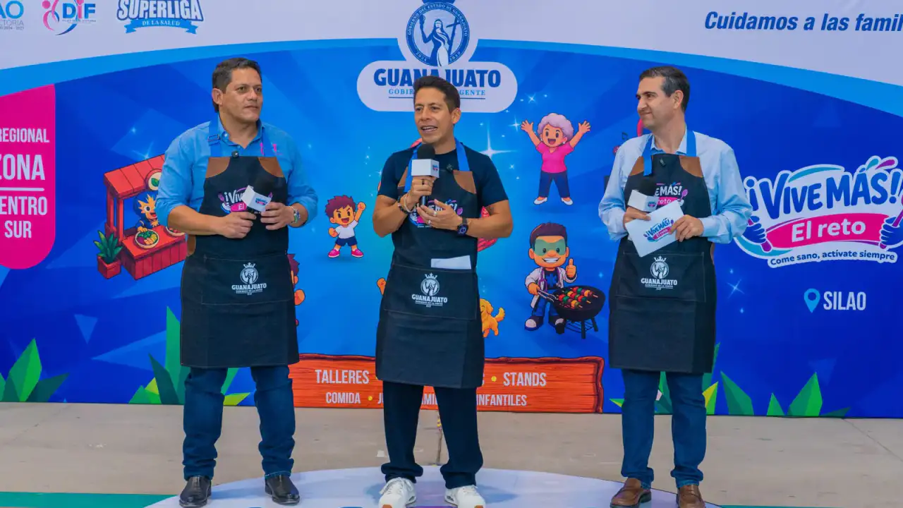 Familias preparando recetas saludables durante una muestra gastronómica en Silao