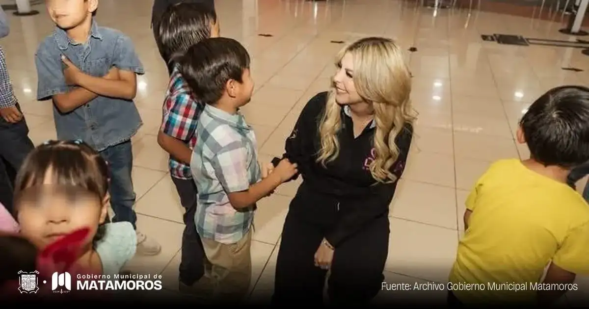 Niños y niñas de la Casa Hogar disfrutan de una función de cine