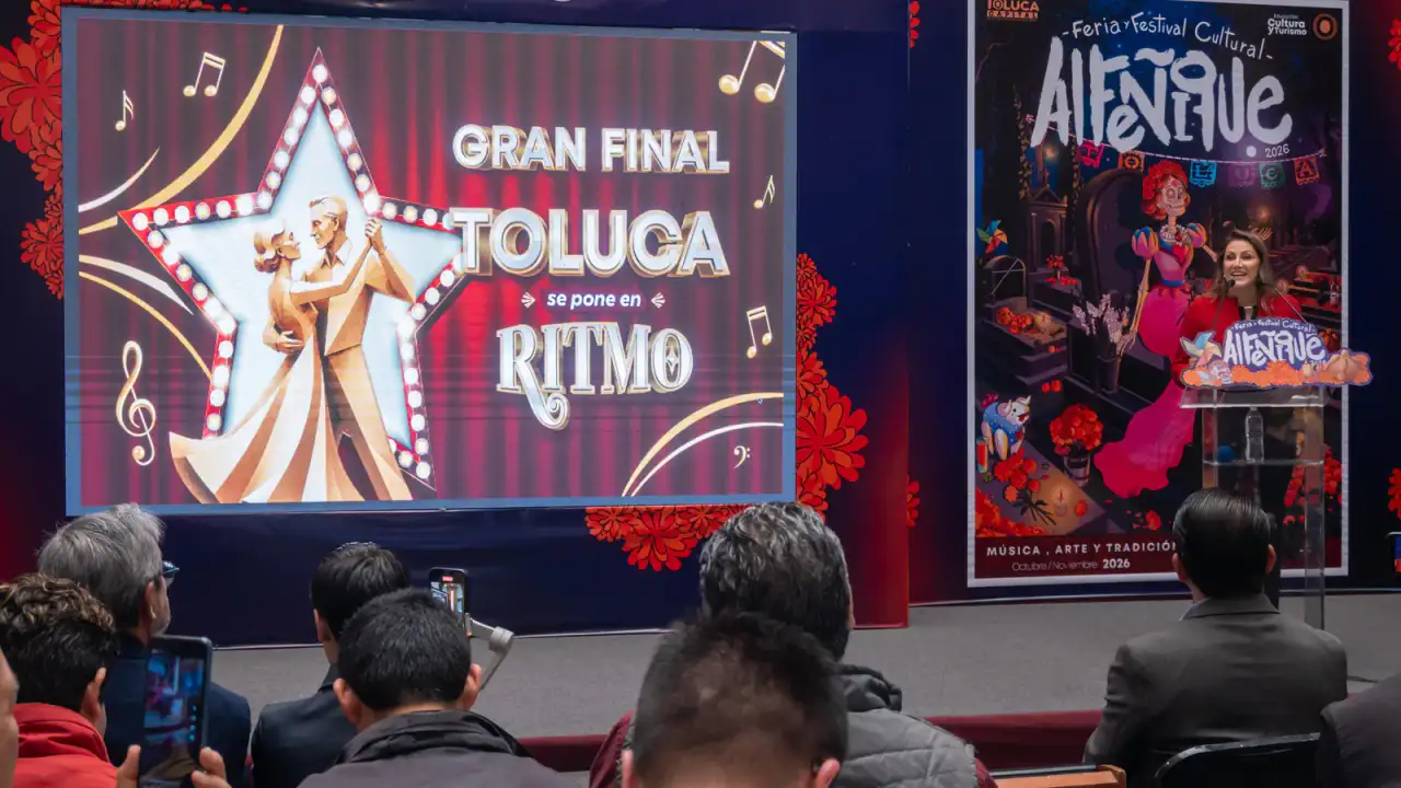 Personas participando en la cabalgata con causa en Toluca