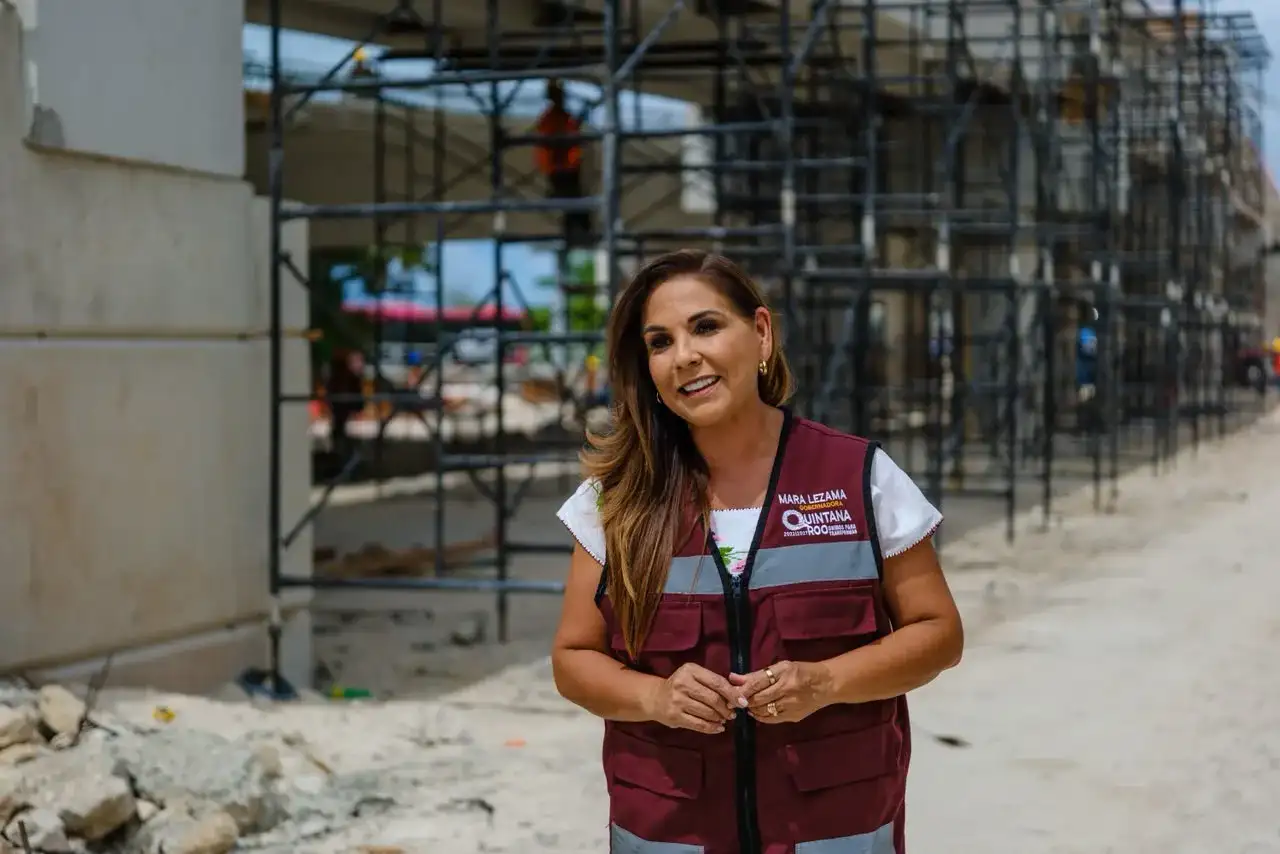 Obra del distribuidor vial Kukulcán en la zona hotelera de Cancún