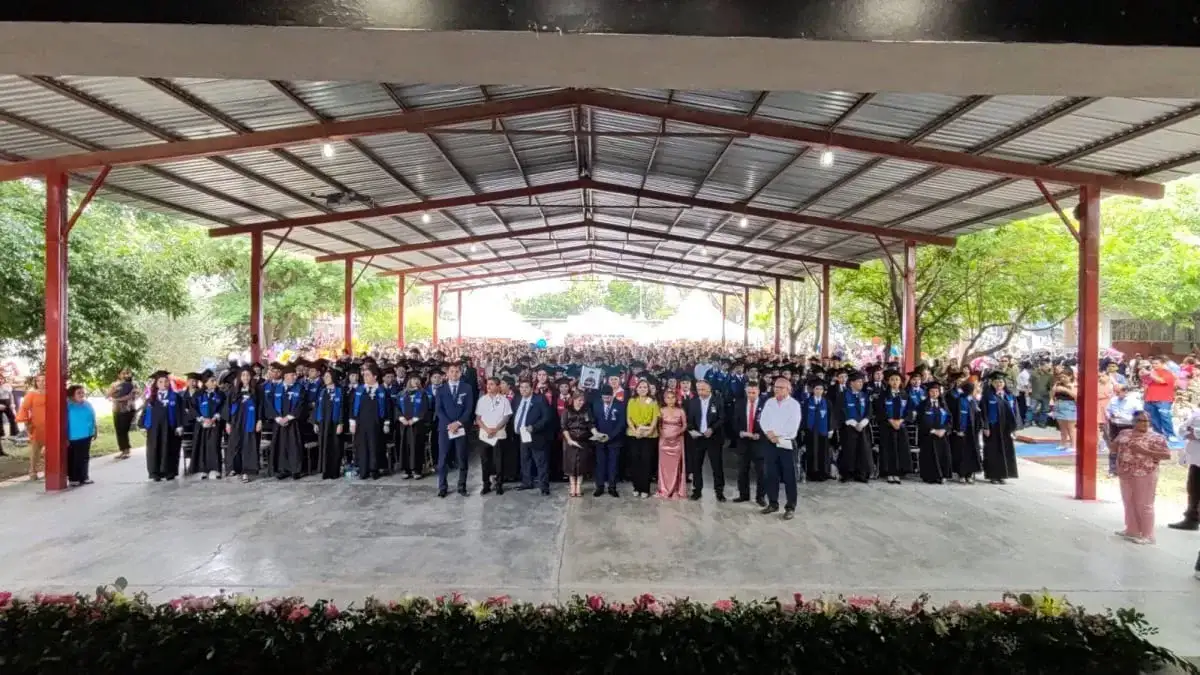 Ceremonia de graduación de la generación 2022-2026 de la Escuela Normal de Jaumave, con 124 egresados.
