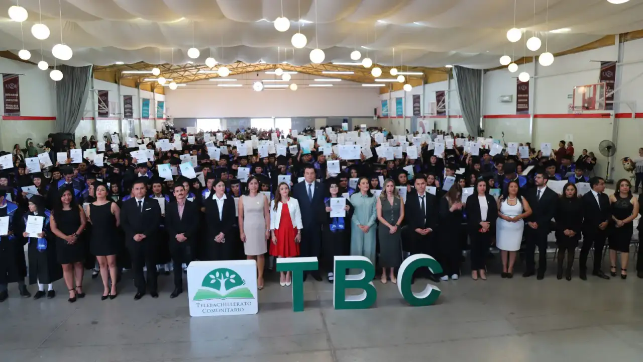 Ceremonia de graduación del Telebachillerato Comunitario en Irapuato, Guanajuato