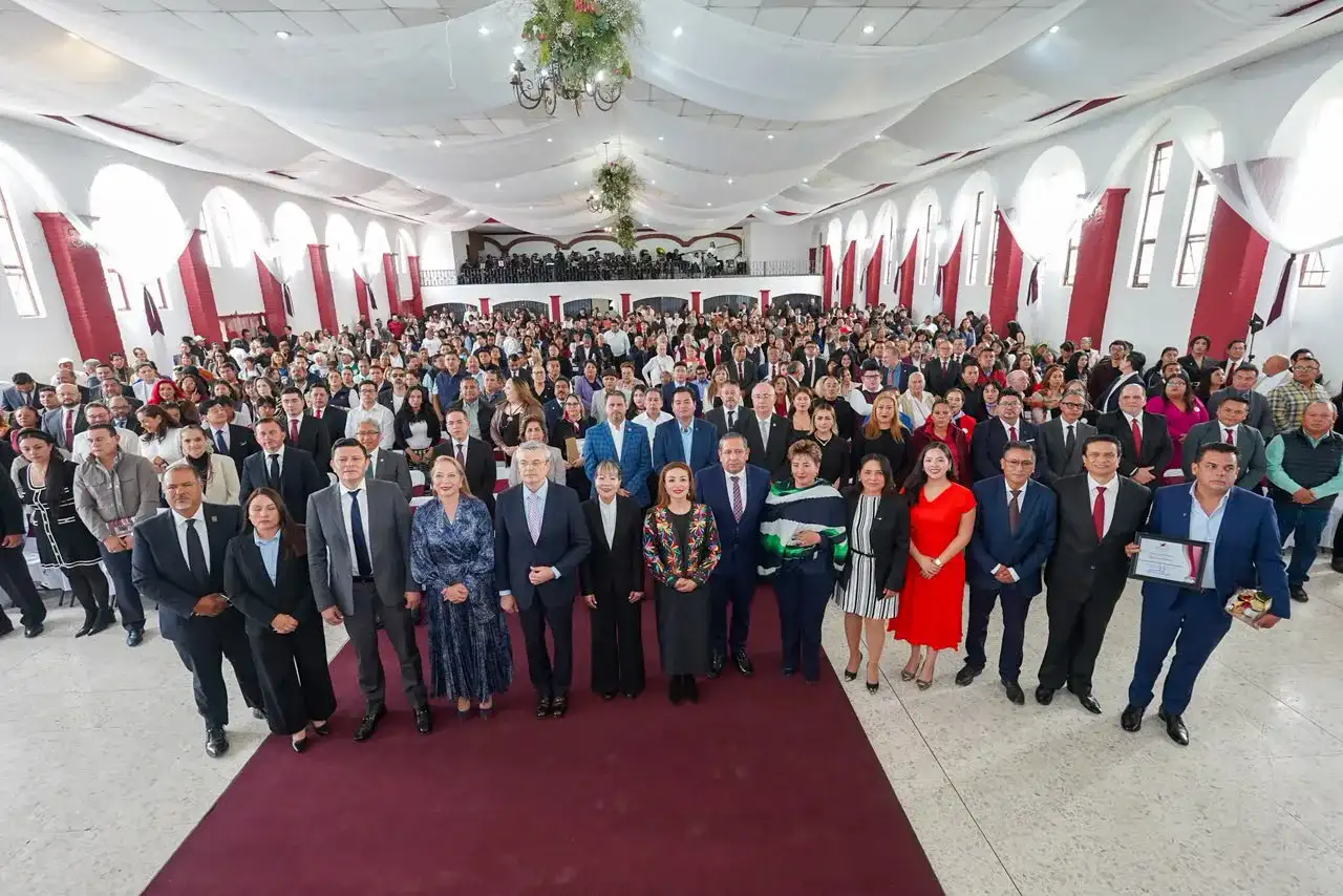 Ceremonia del 206 aniversario de Nicolás Romero con autoridades municipales, estatales y el embajador de Ucrania