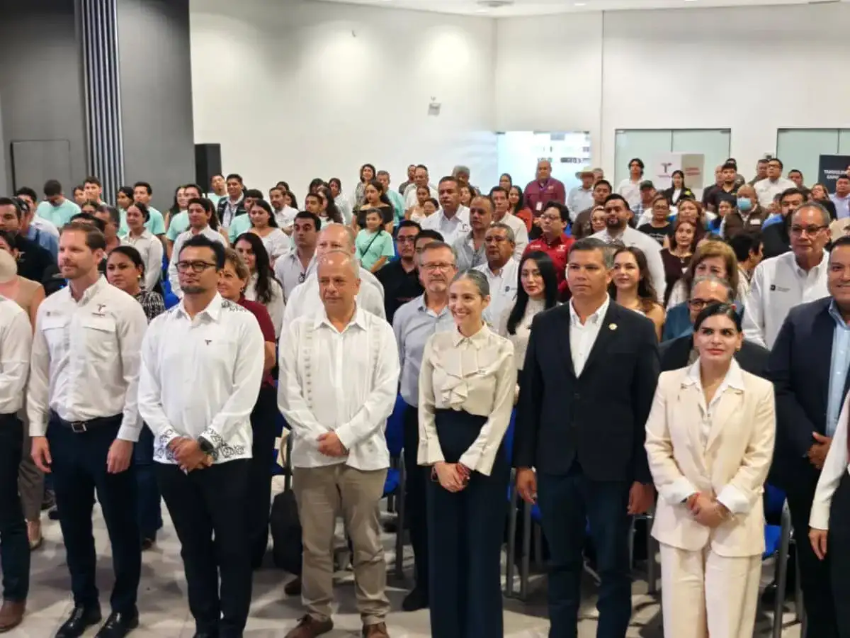 Personas reunidas en el Cuarto Foro de Cooperativas en Ciudad Victoria, Tamaulipas