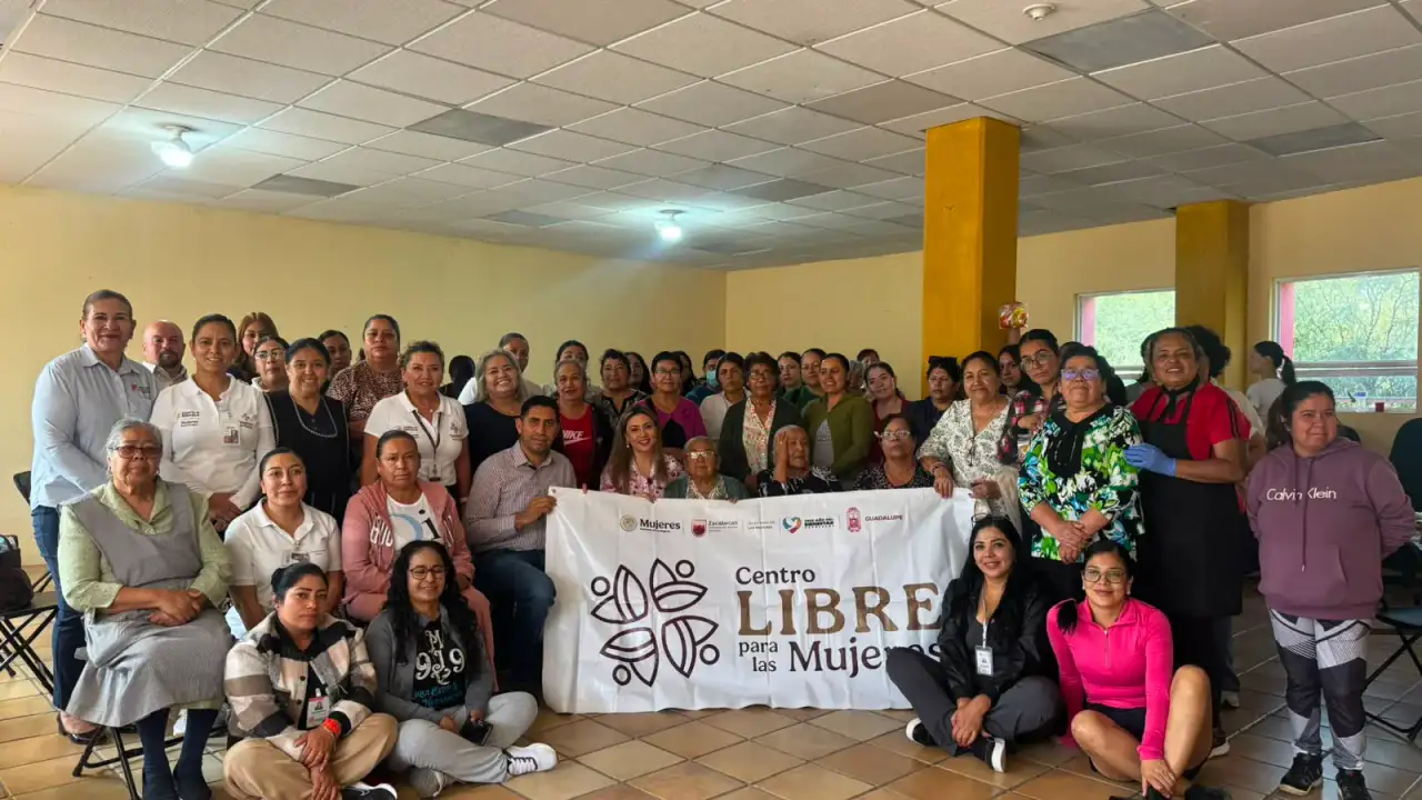 Mujeres participando en taller de elaboración de jabones artesanales durante Jornada LIBRE en Trancoso, Zacatecas.