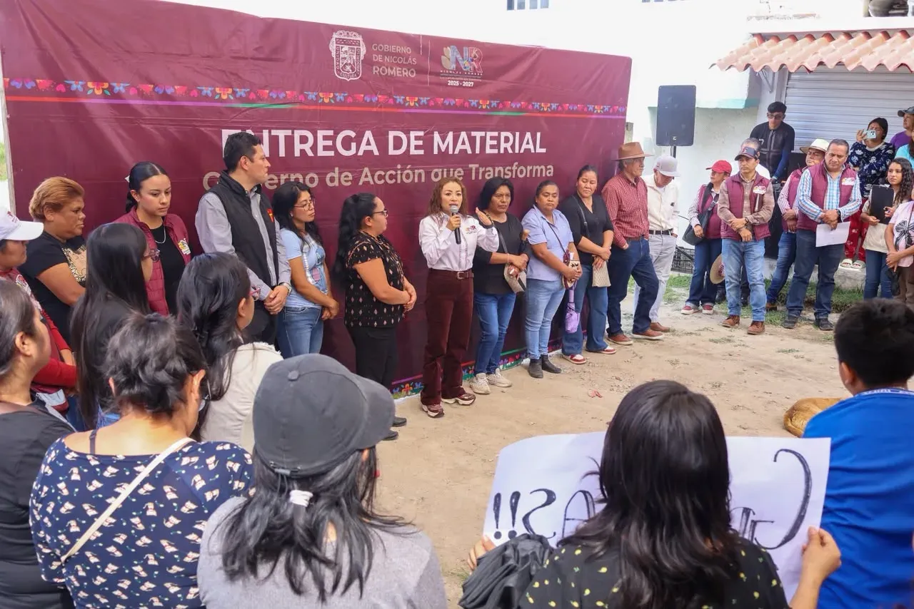Entrega de materiales de construcción a vecinos en Nicolás Romero
