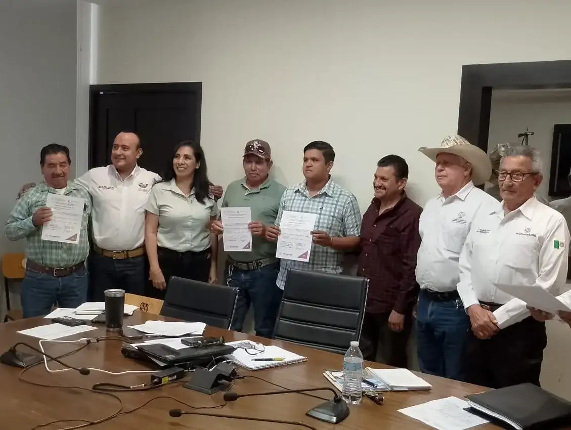 Entrega de autorizaciones de riego a productores en Comondú