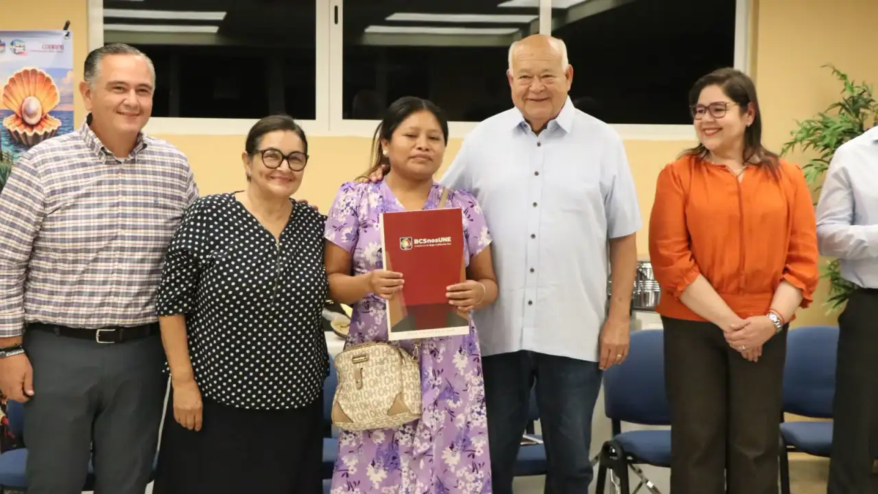 Entrega de títulos de propiedad en Los Cabos, Baja California Sur