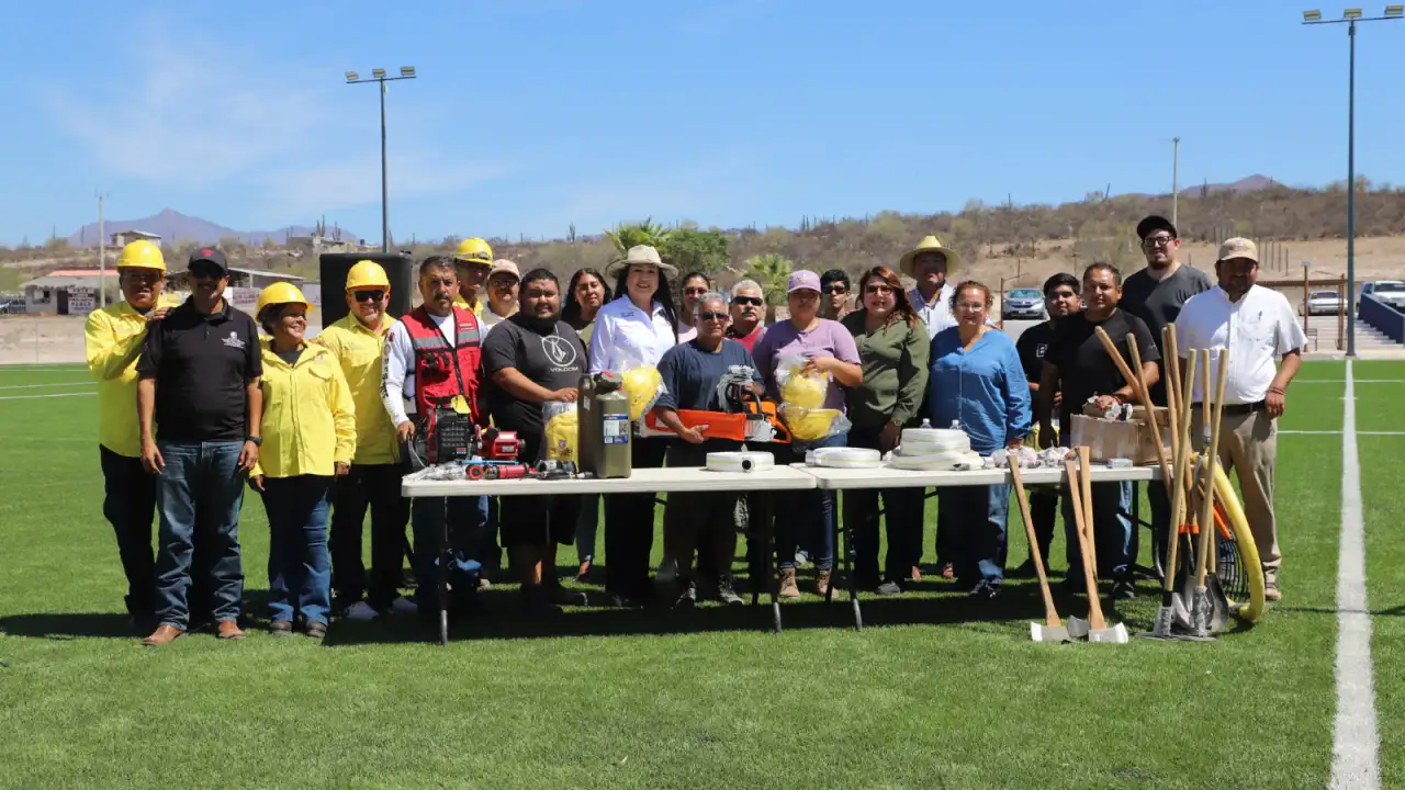 Entrega de equipo a brigadistas forestales en Mulegé
