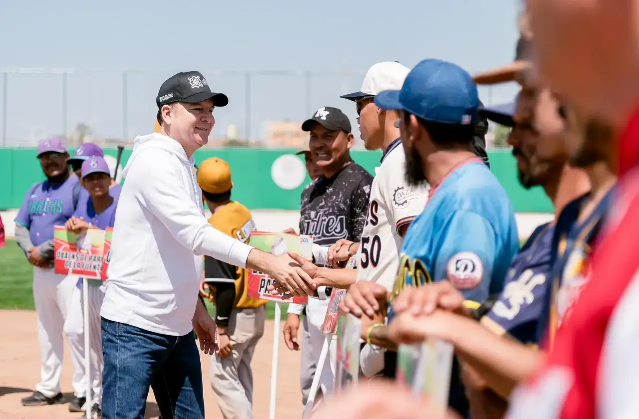 Personas en la nueva Unidad Deportiva de Durango