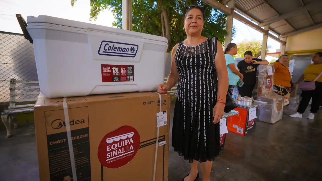 Entrega de equipos productivos a personas beneficiarias en Eldorado, Sinaloa