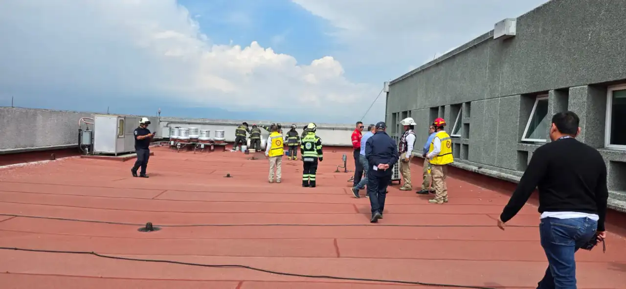 Hospital Adolfo López Mateos durante la evacuación preventiva por sobrepresión de gas