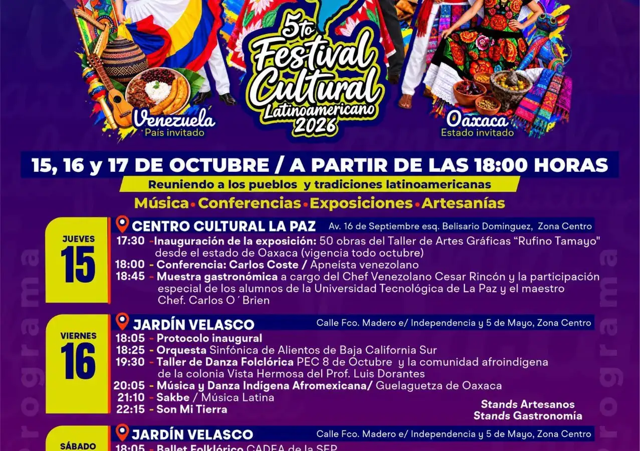 Asistentes en un festival cultural al aire libre en La Paz, Baja California Sur