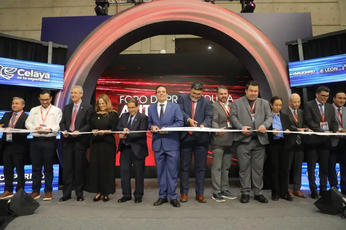 Asistentes durante la inauguración del Foro de Proveeduría Automotriz en León, Guanajuato