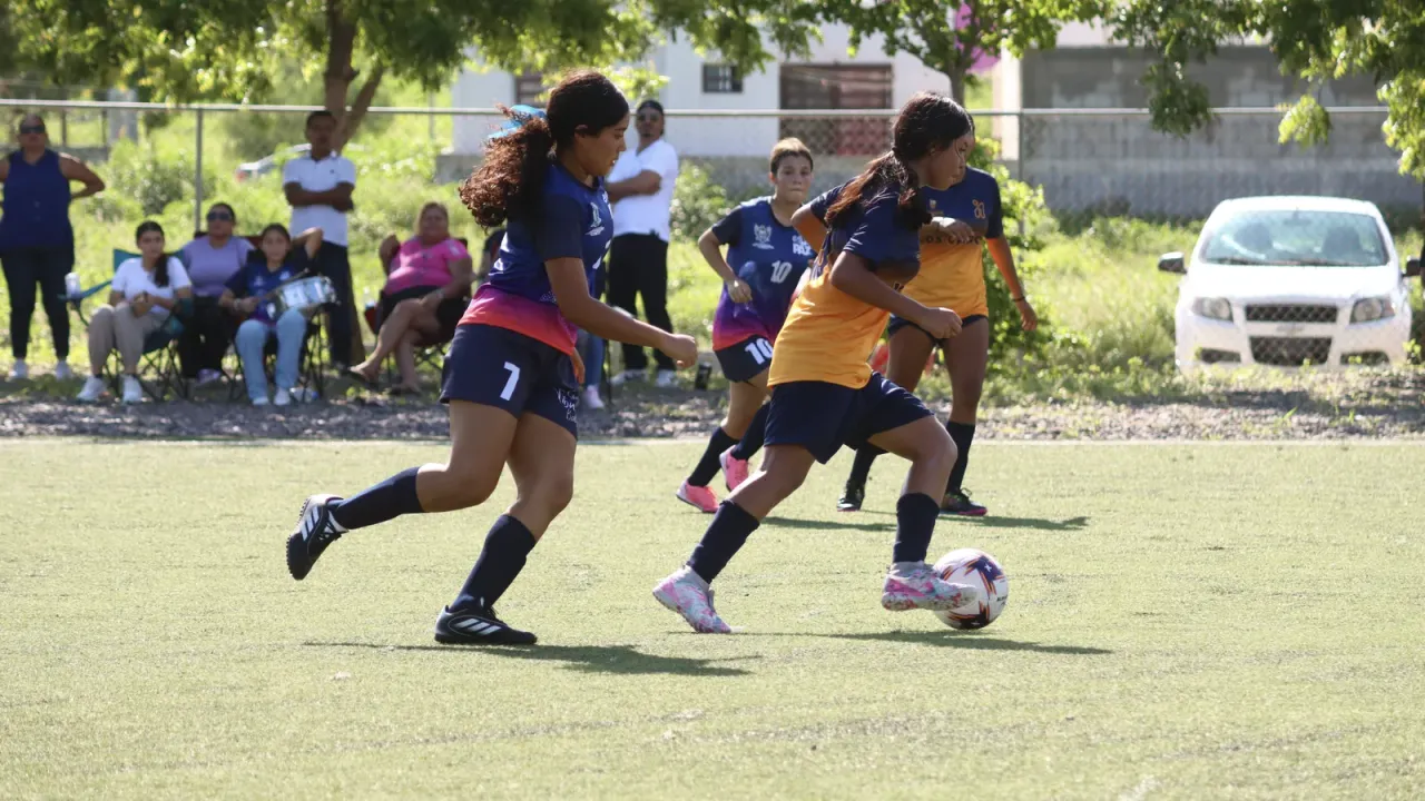 Campo de fútbol del Centro Deportivo El Piojillo en La Paz, Baja California Sur