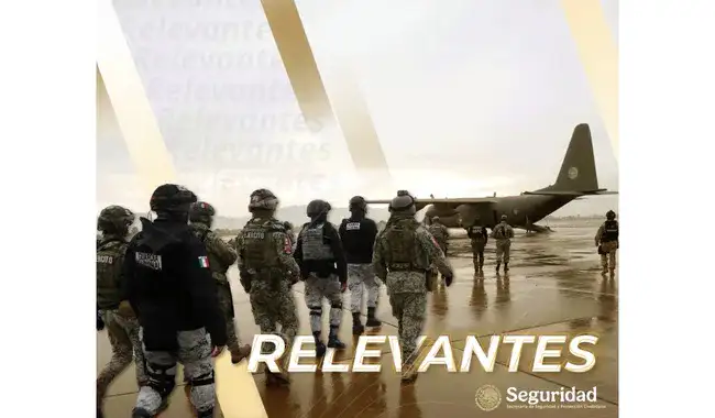Elementos de seguridad durante un operativo en una carretera