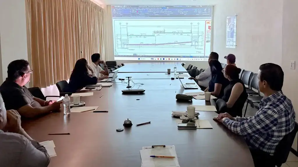 Reunión de funcionarios para proyecto de paso peatonal en Cabo San Lucas