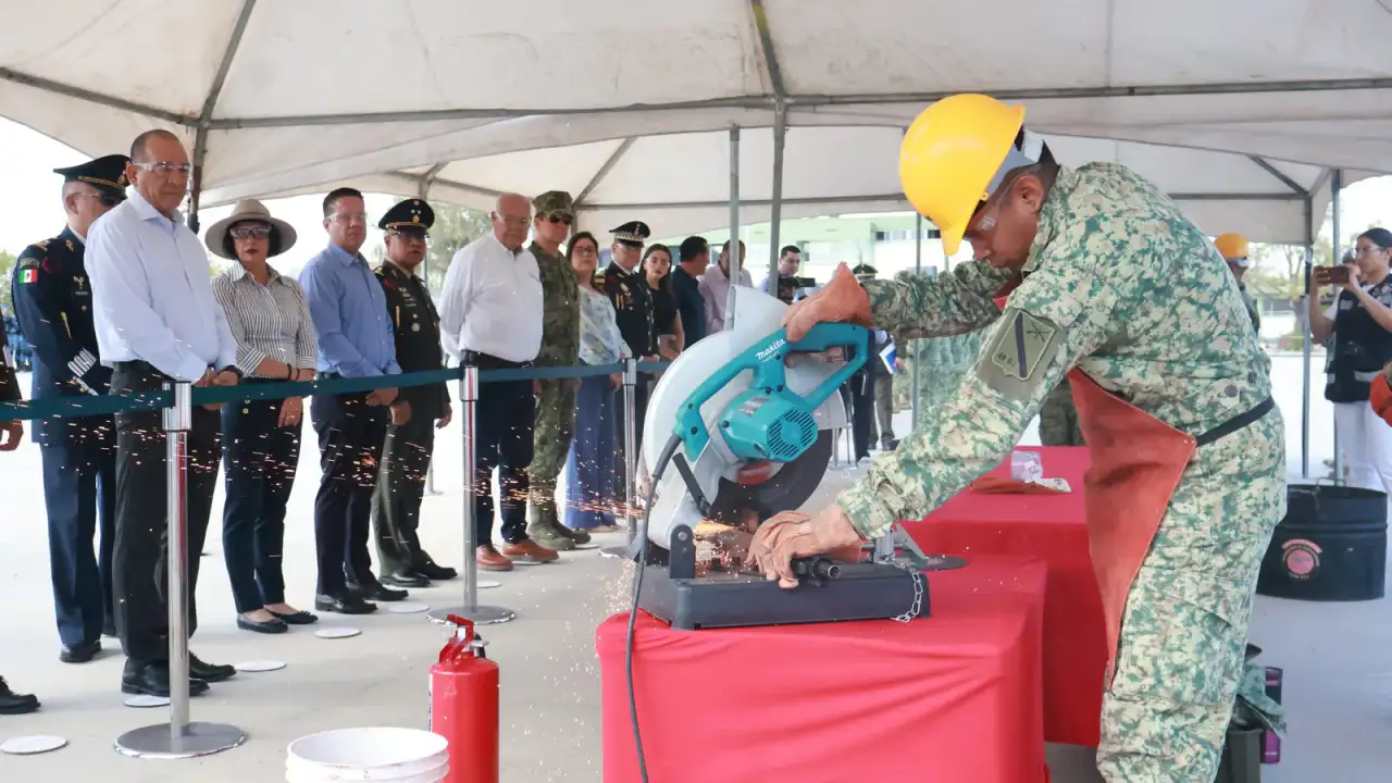 Ceremonia de destrucción de armas de fuego en instalaciones militares en La Paz, Baja California Sur