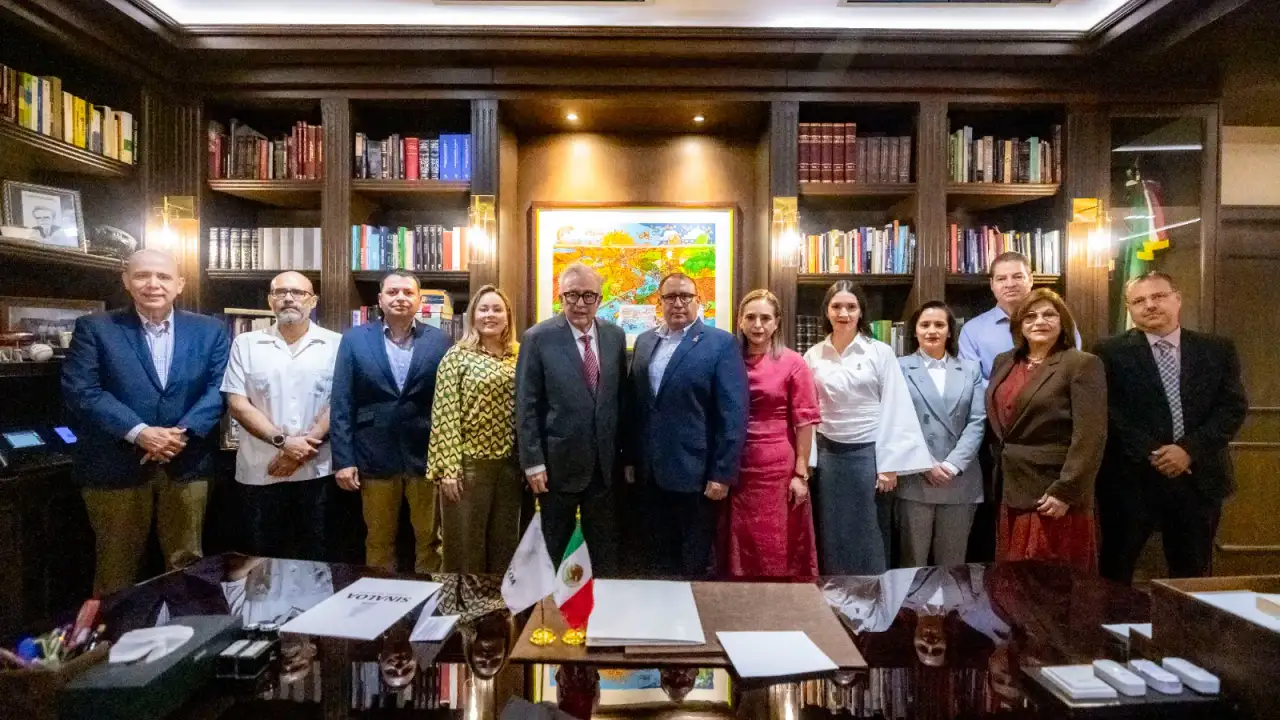 Reunión entre gobernador y magistrados en Palacio de Gobierno
