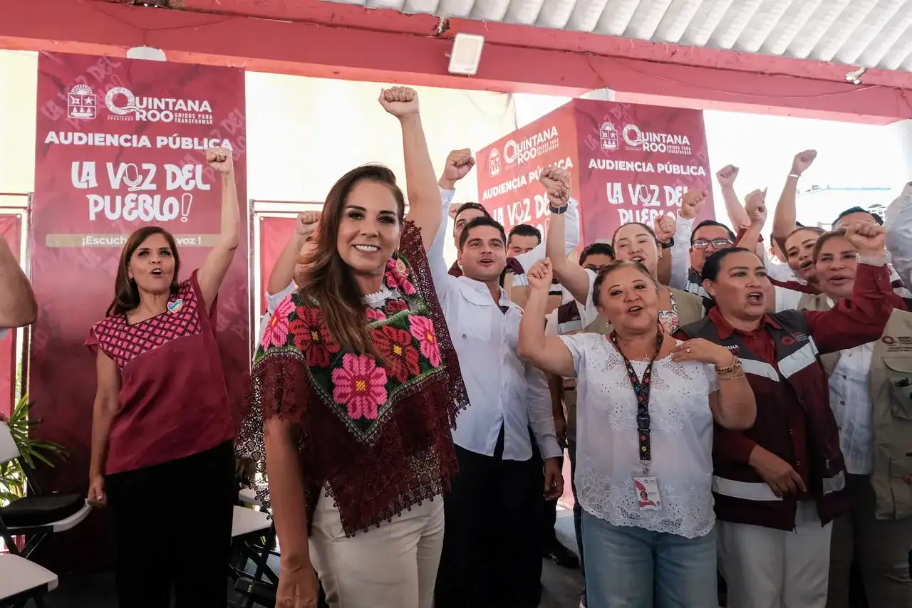 Gobernadora de Quintana Roo durante audiencia pública en Kantunilkín