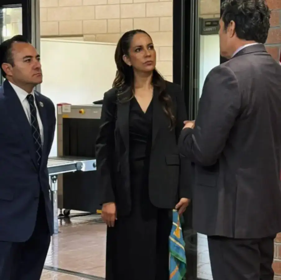 Gobernadora de Guanajuato durante visita al Centro de Inteligencia de El Paso