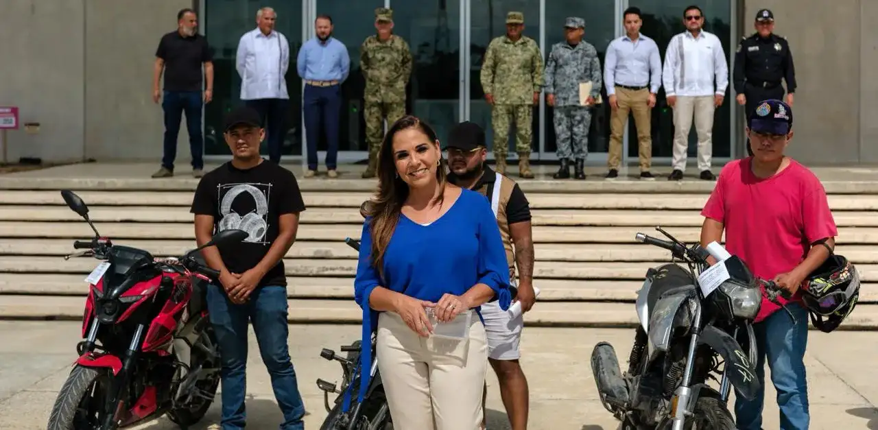 Entrega de vehículos recuperados en Cancún