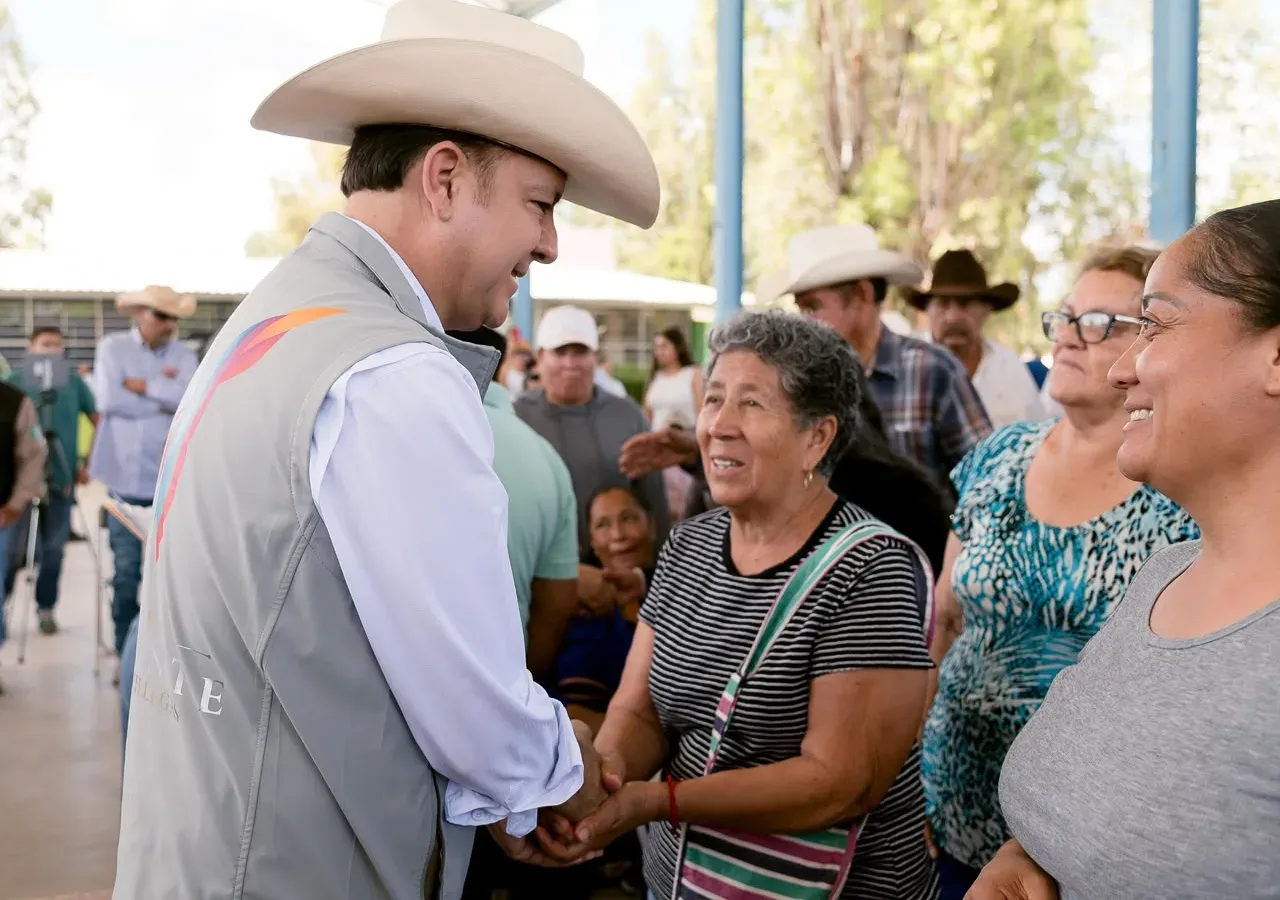 Entrega de apoyos agrícolas en Cuencamé, Durango