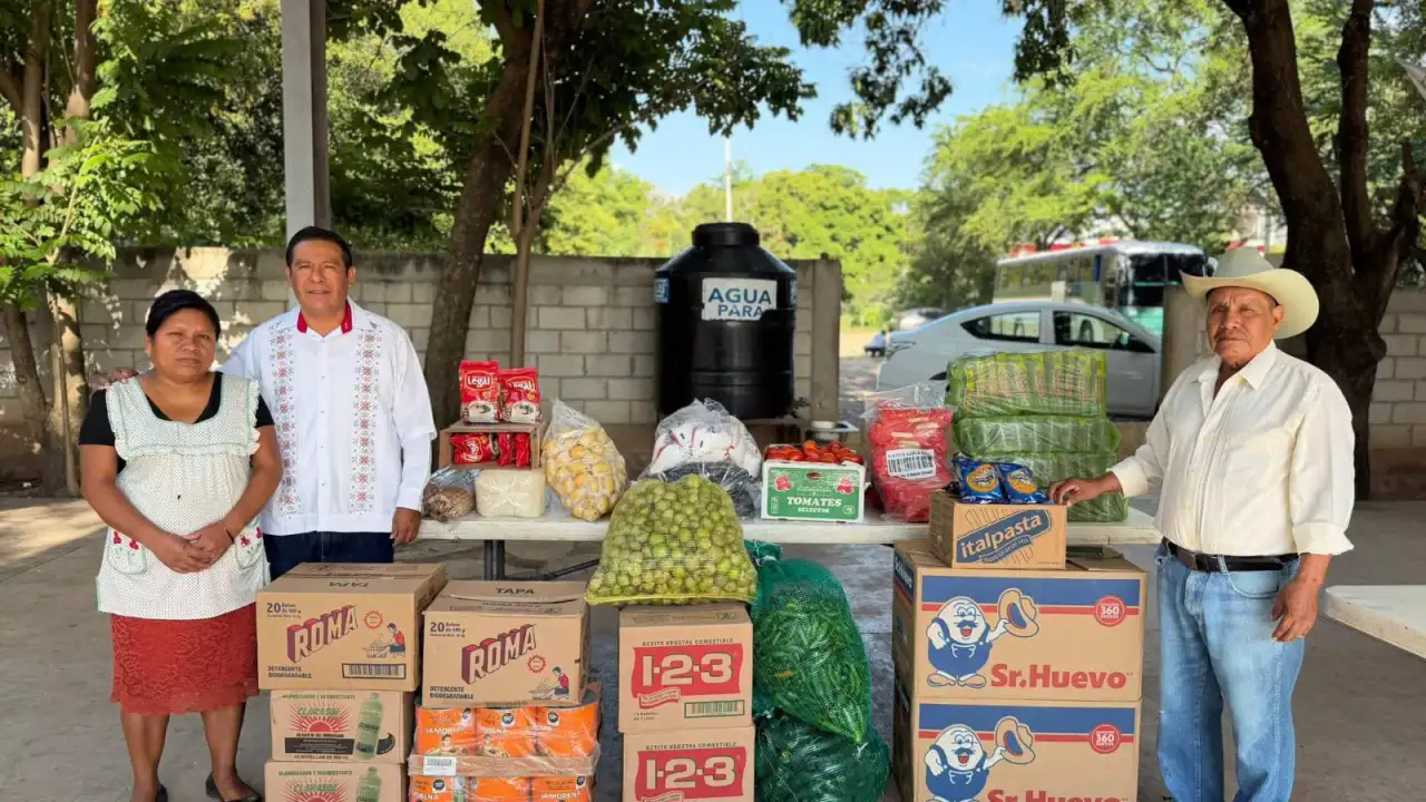Entrega de insumos en la Unidad de Servicios Integrales de Tlapa