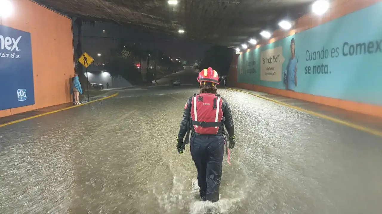 Calles de Guadalupe, Nuevo León, durante las lluvias