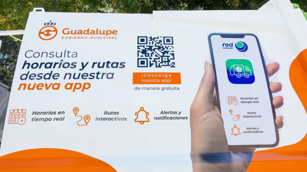 Personas usando un teléfono móvil para consultar la aplicación de recolección de basura