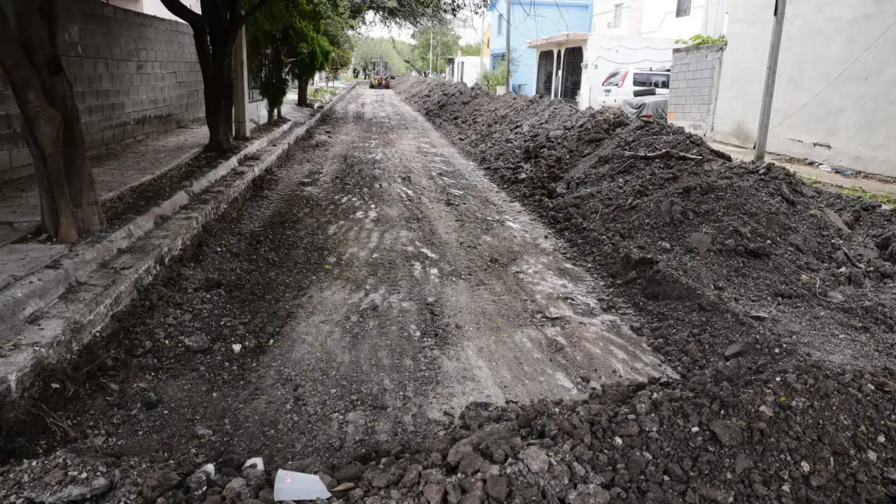 Calles en rehabilitación en la colonia Fuentes de Guadalupe, Guadalupe, Nuevo León