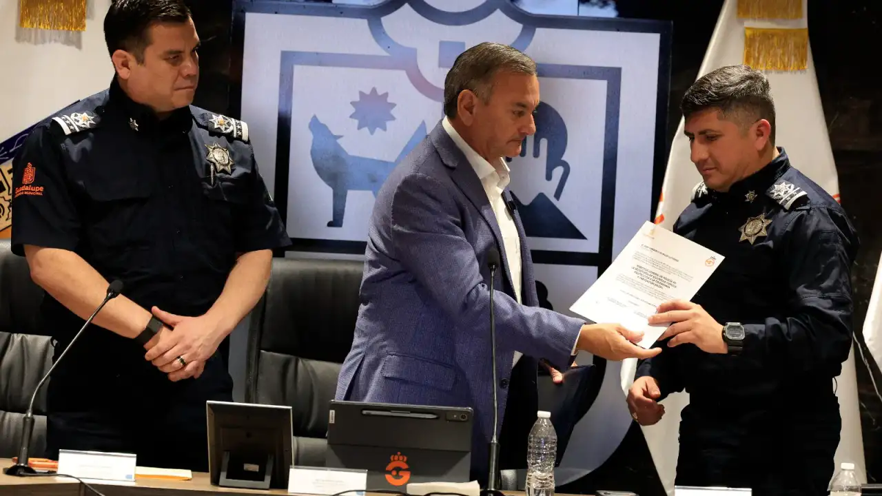 Elementos de la Policía municipal durante una ceremonia oficial en Guadalupe
