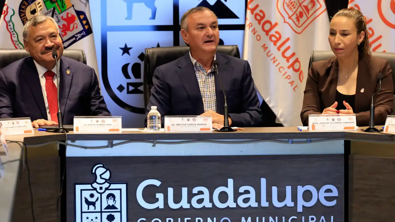 Firma de convenio entre autoridades de Guadalupe y directivos de la UANL en la presidencia municipal