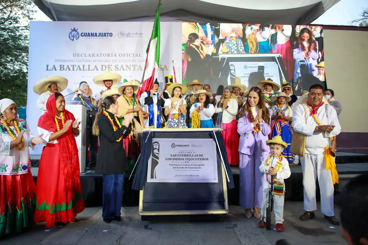 Autoridades y habitantes durante la ceremonia de declaratoria patrimonial en Santa Rosa de Lima