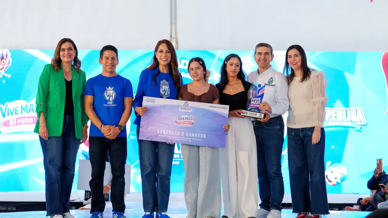 Familias participantes en un festival de alimentación saludable en Irapuato, Guanajuato