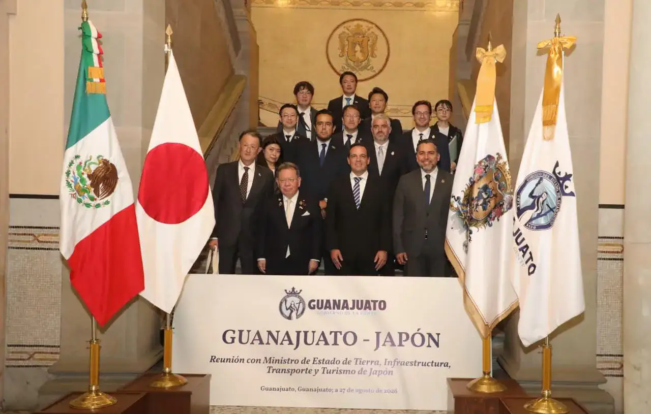 Funcionarios de Guanajuato y Japón durante reunión en Palacio de los Poderes