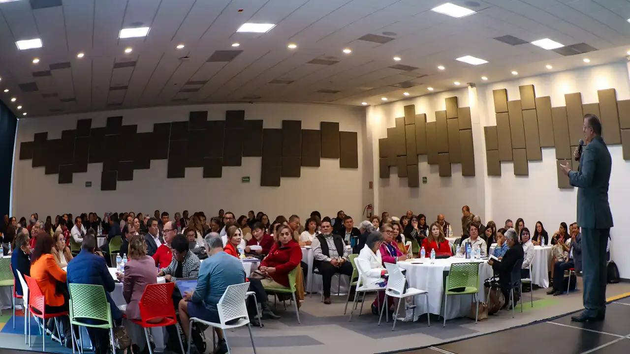 Autoridades educativas durante una reunión regional de educación básica en Guanajuato