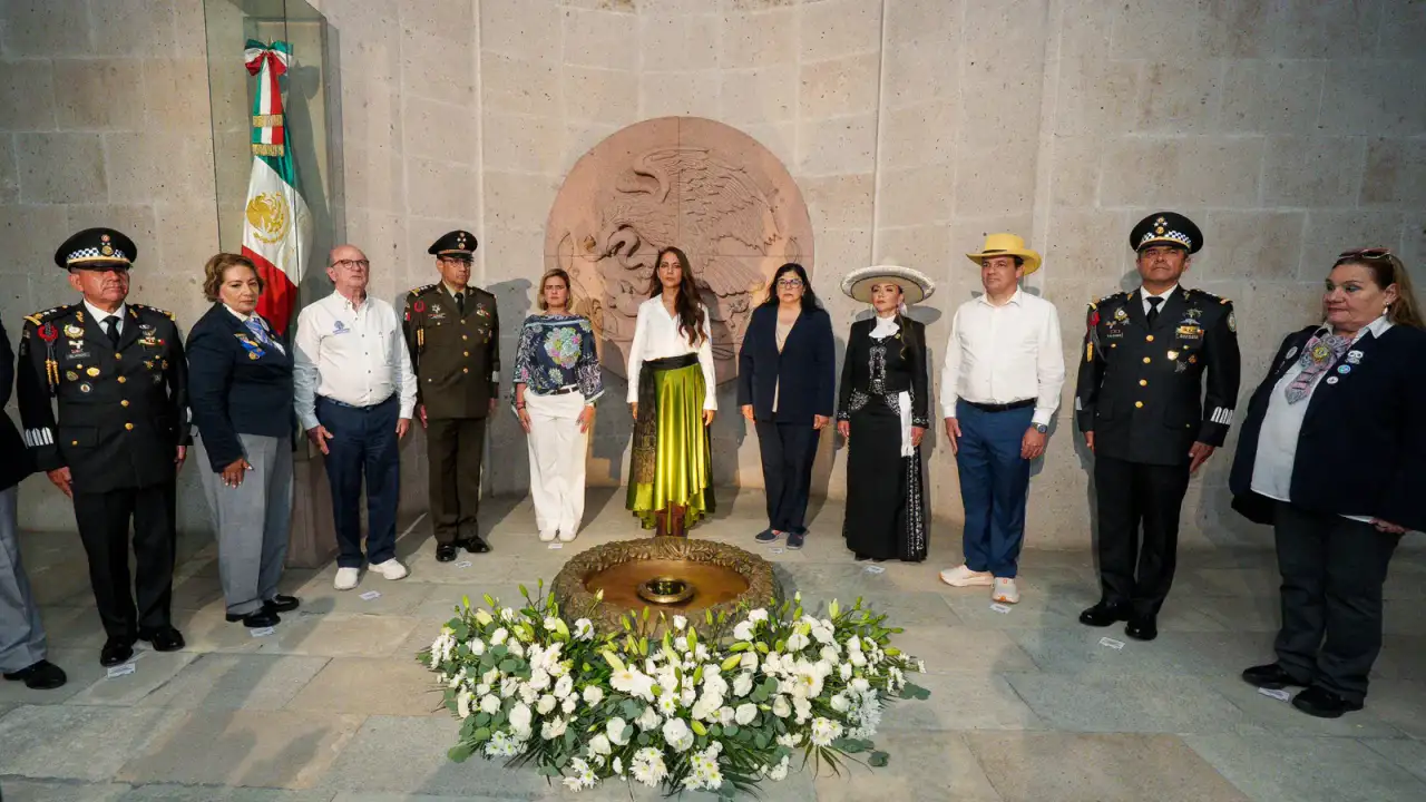 Desfile cívico-militar en Guanajuato por el aniversario de la Toma de la Alhóndiga