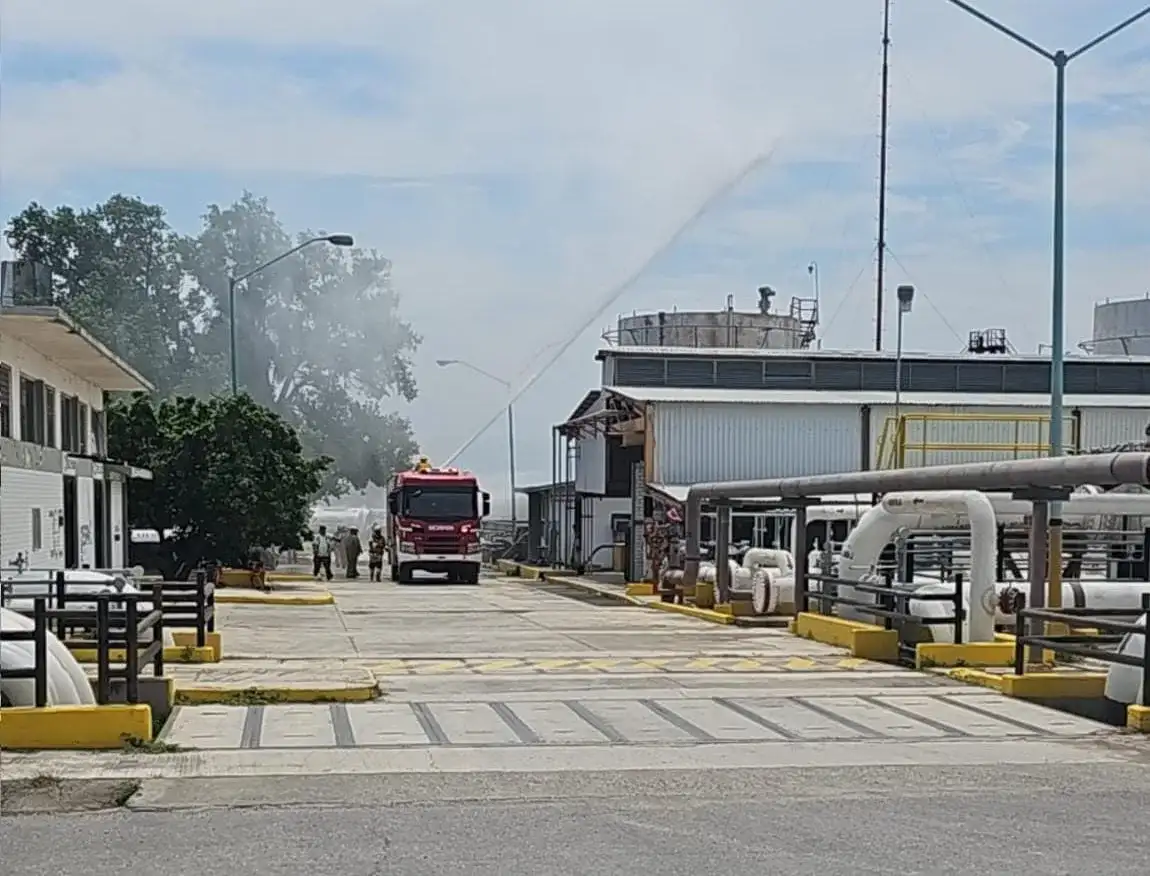 Elementos de la Guardia Estatal en simulacro de derrame de hidrocarburo