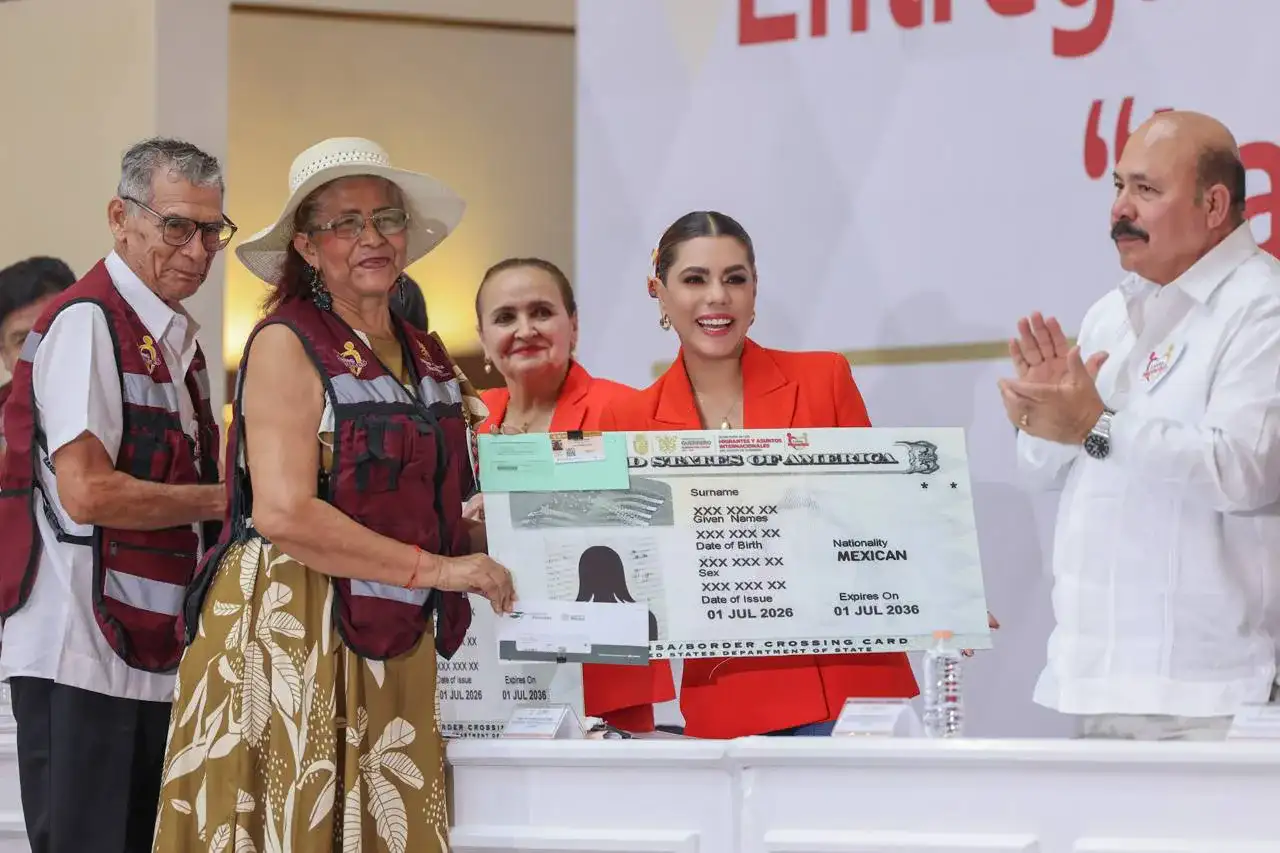 Entrega de visas del programa Lazos Migrantes en Casa Guerrero, Chilpancingo