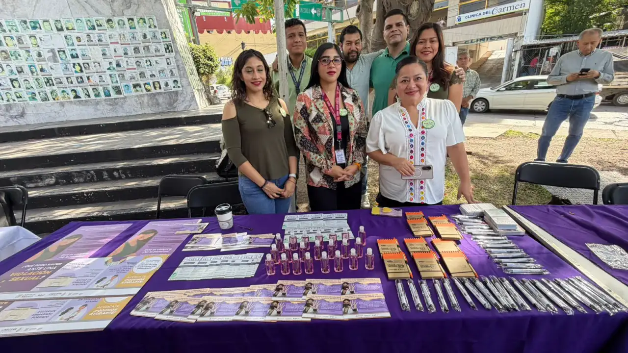 Adultos mayores participan en activación física durante jornada de salud en Chilpancingo