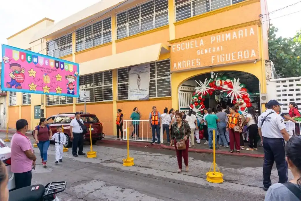 Estudiantes de Guerrero en el regreso a clases