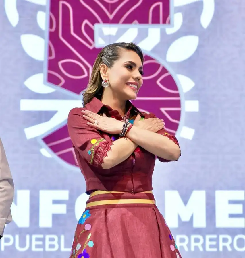 Auditorio con asistentes durante el informe de gobierno de Guerrero